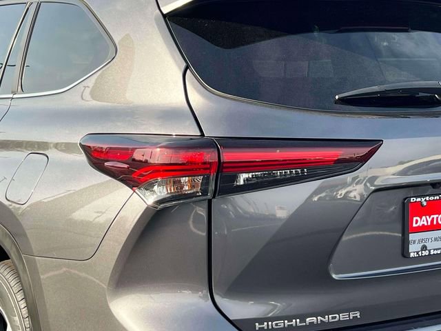 Used 2024 Toyota Highlander XLE AWD/4WD image 9