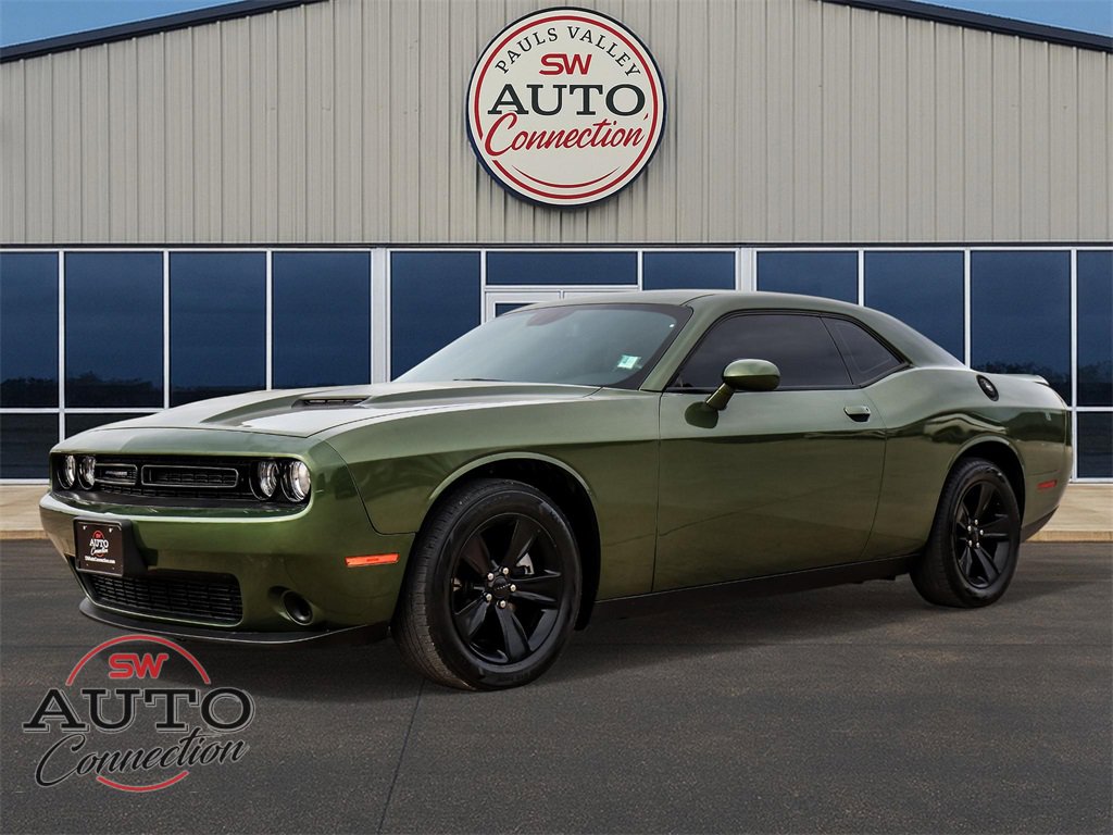 Used 2019 Dodge Challenger SXT image 3