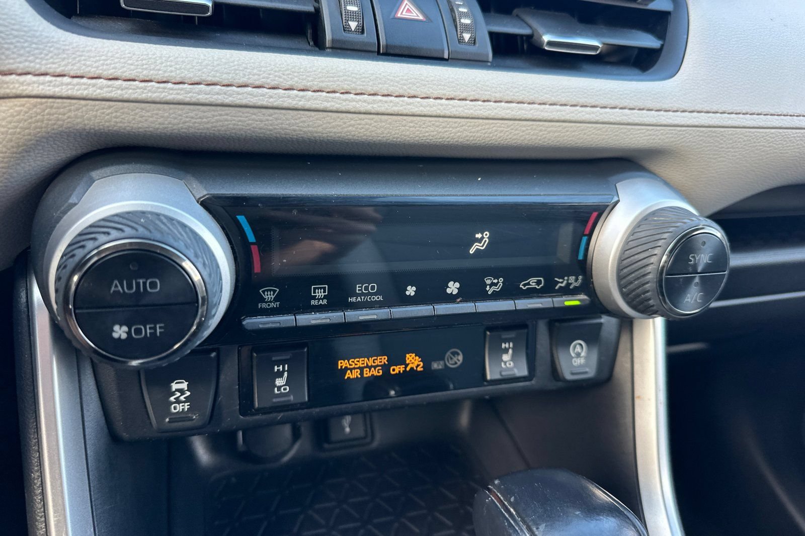 Used 2020 Toyota RAV4 XLE Premium FWD image 27