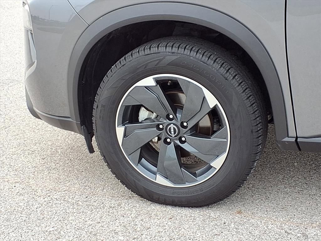 Used 2024 Nissan Rogue SV image 24