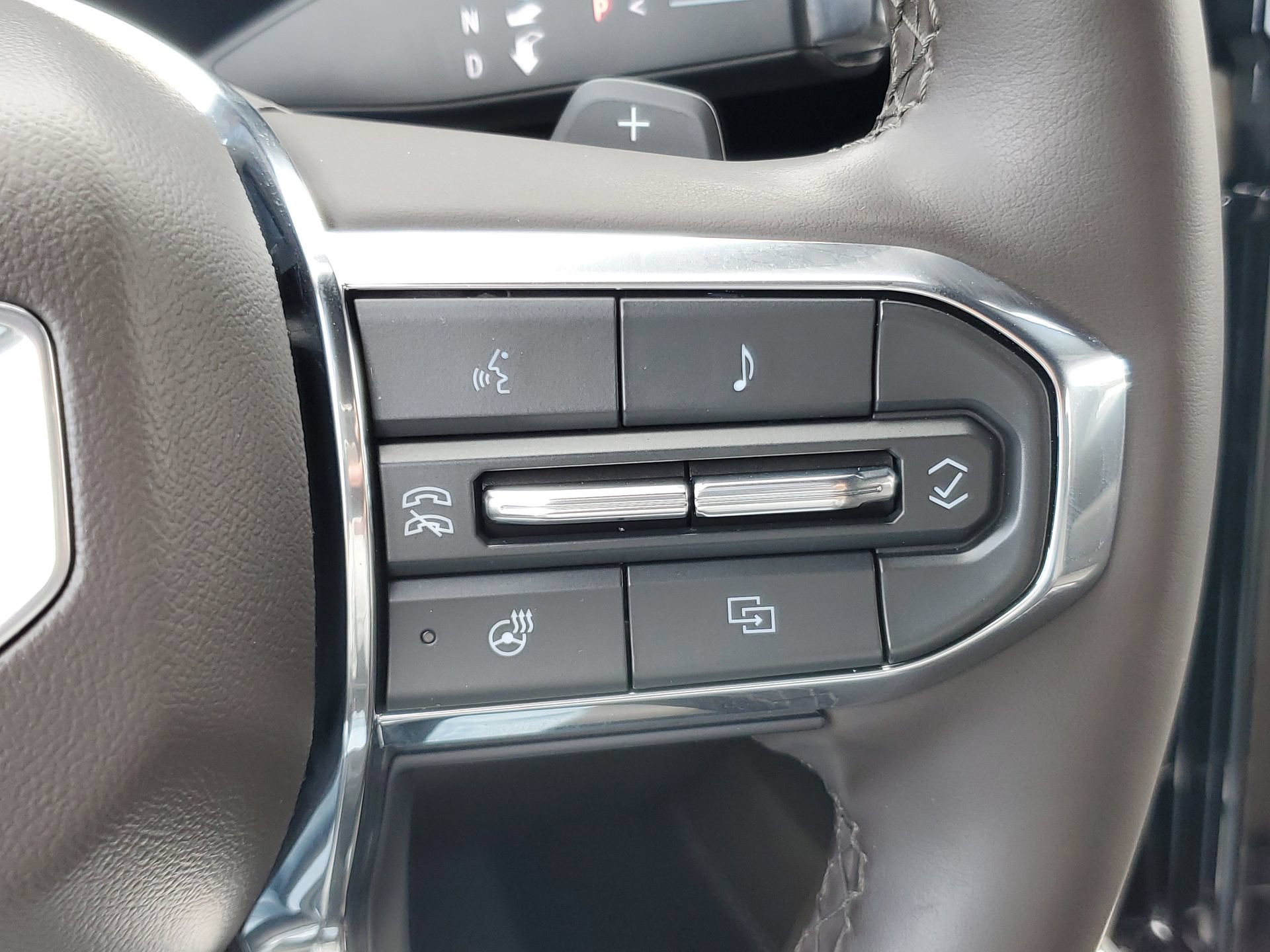 Used 2025 GMC Yukon Elevation RWD image 26