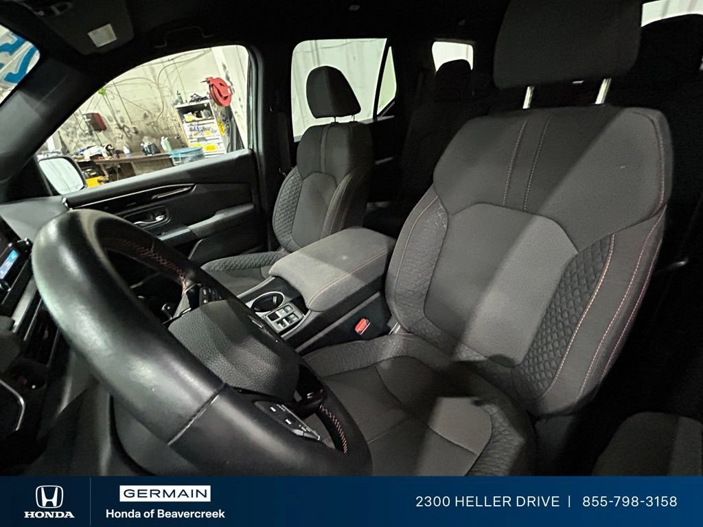 Used 2025 Honda Pilot Sport image 26