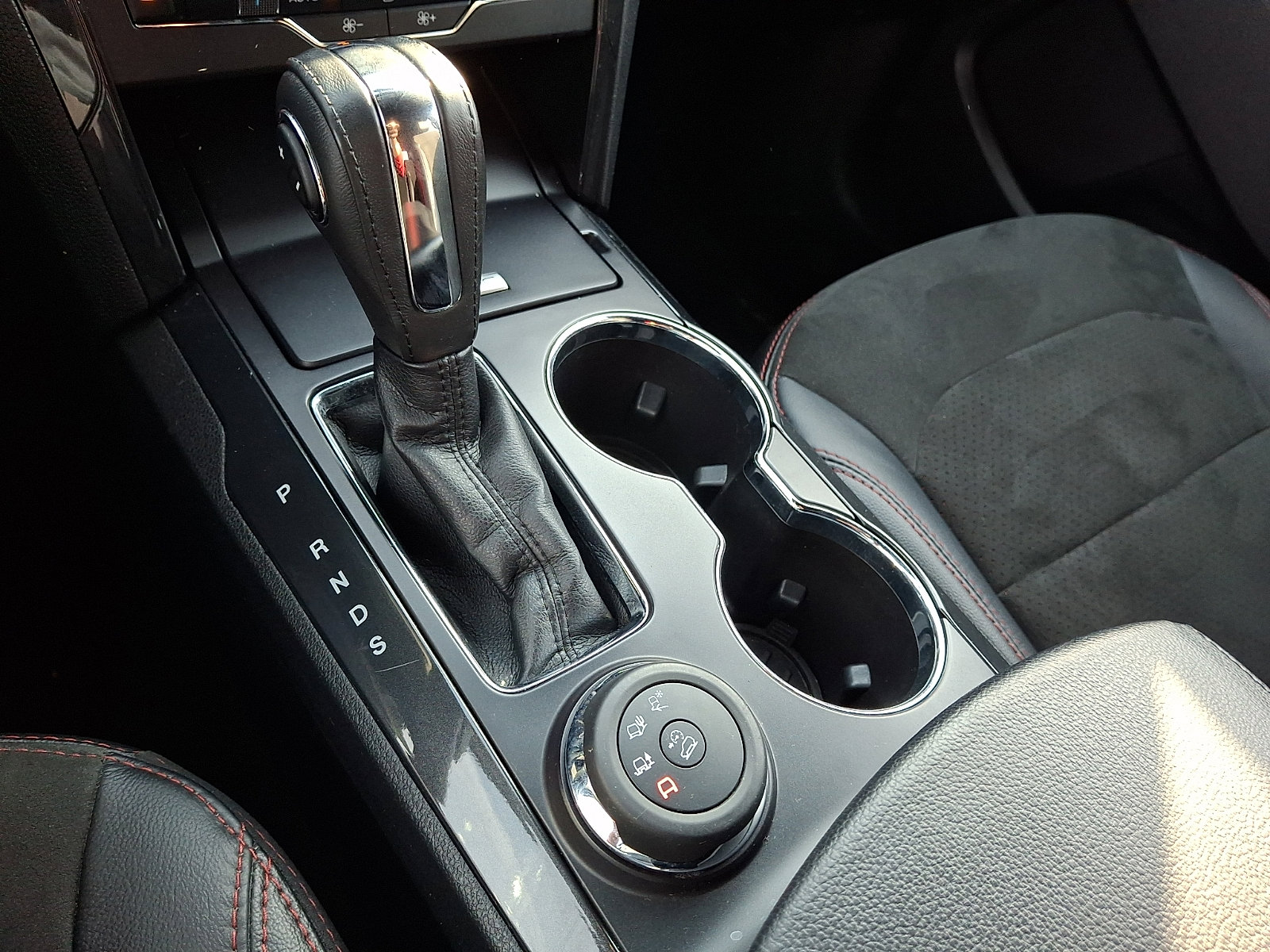 Used 2018 Ford Explorer XLT w/ Equipment Group 202A image 14