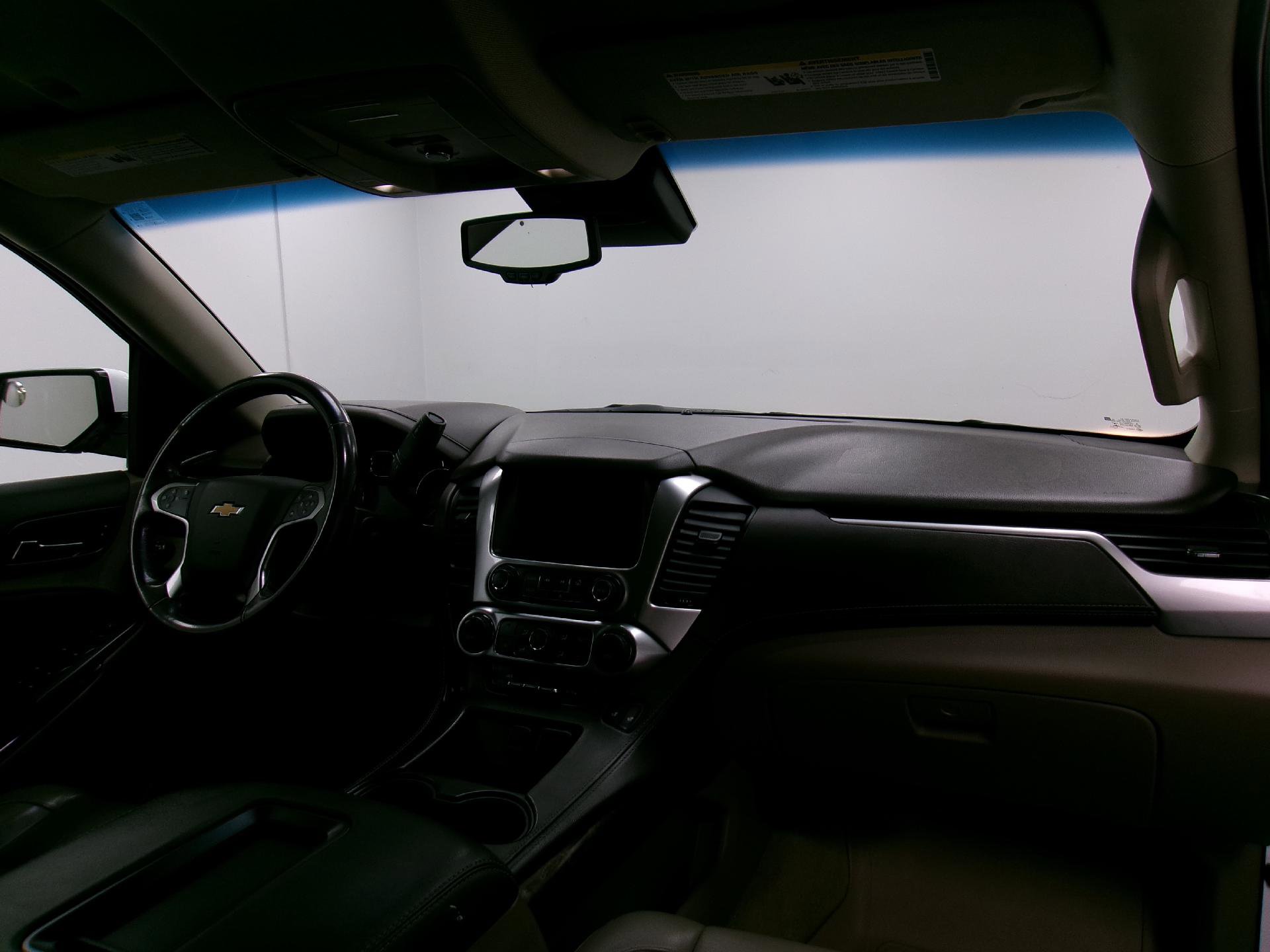 Used 2018 Chevrolet Suburban LT image 3