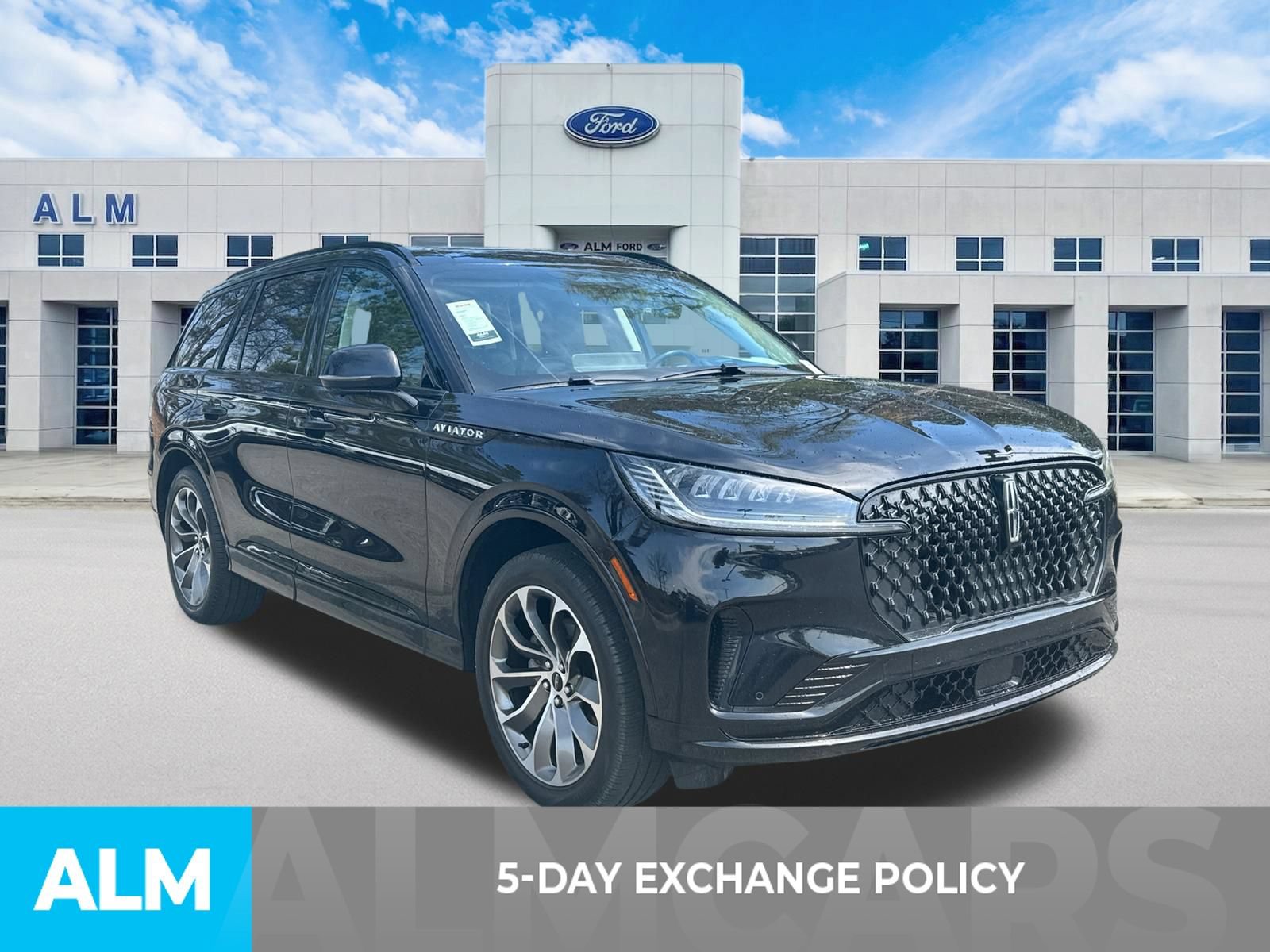 Used 2025 Lincoln Aviator AWD w/ Jet Appearance Package image 3