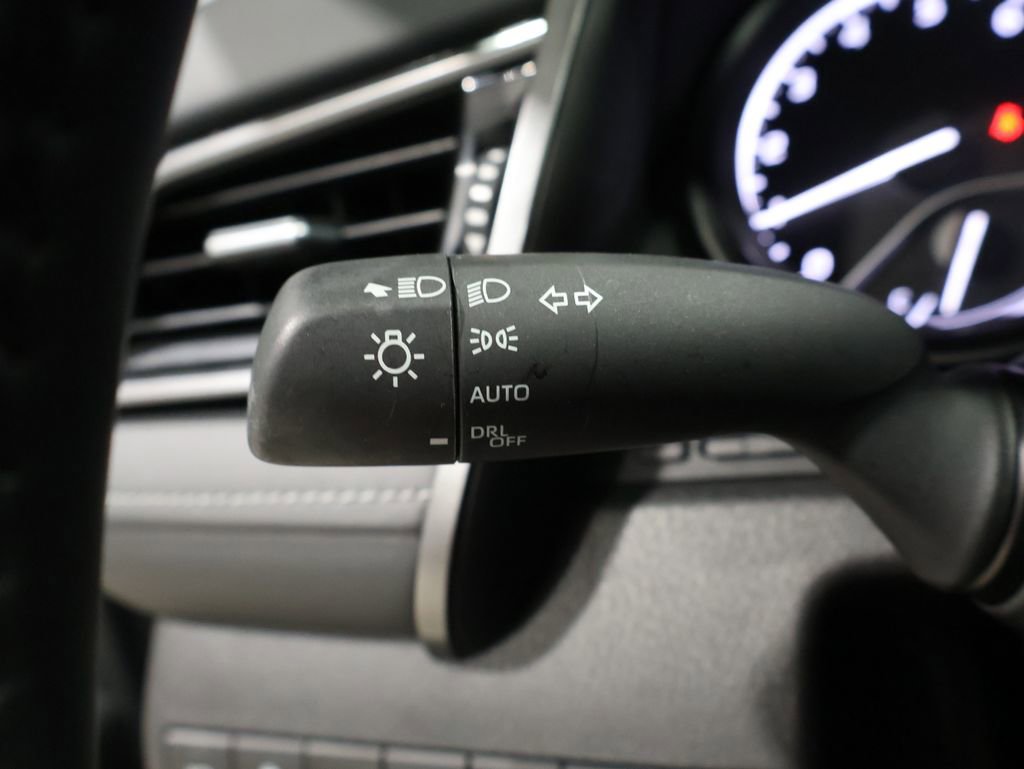 Used 2023 Toyota Camry SE image 34