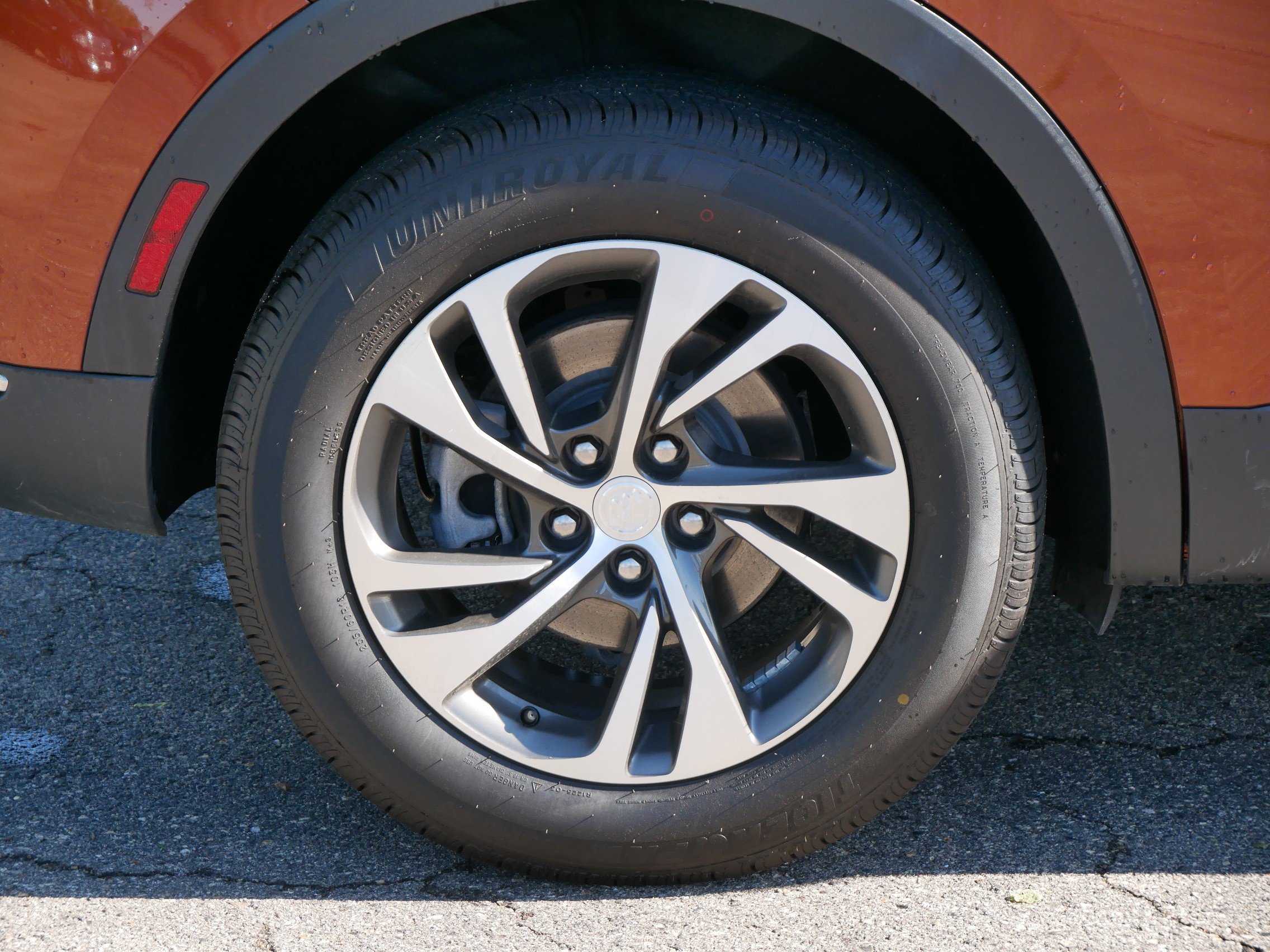 Used 2021 Buick Envision Essence w/ Technology Package I image 11