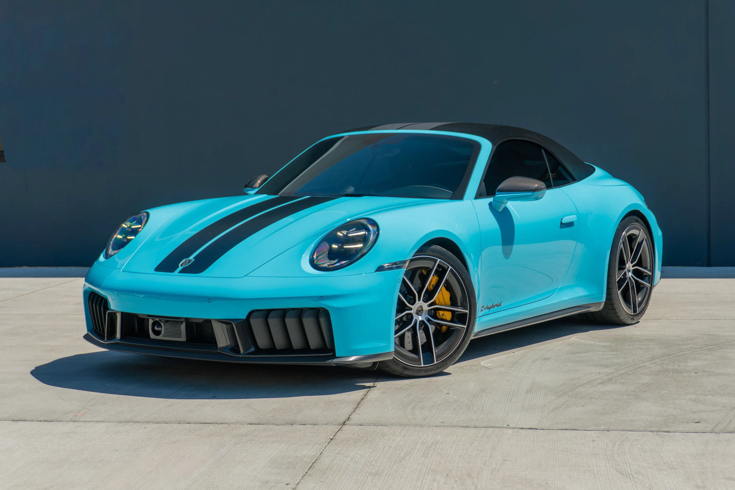 Used 2025 Porsche 911 Carrera 4 GTS AWD/4WD image 3