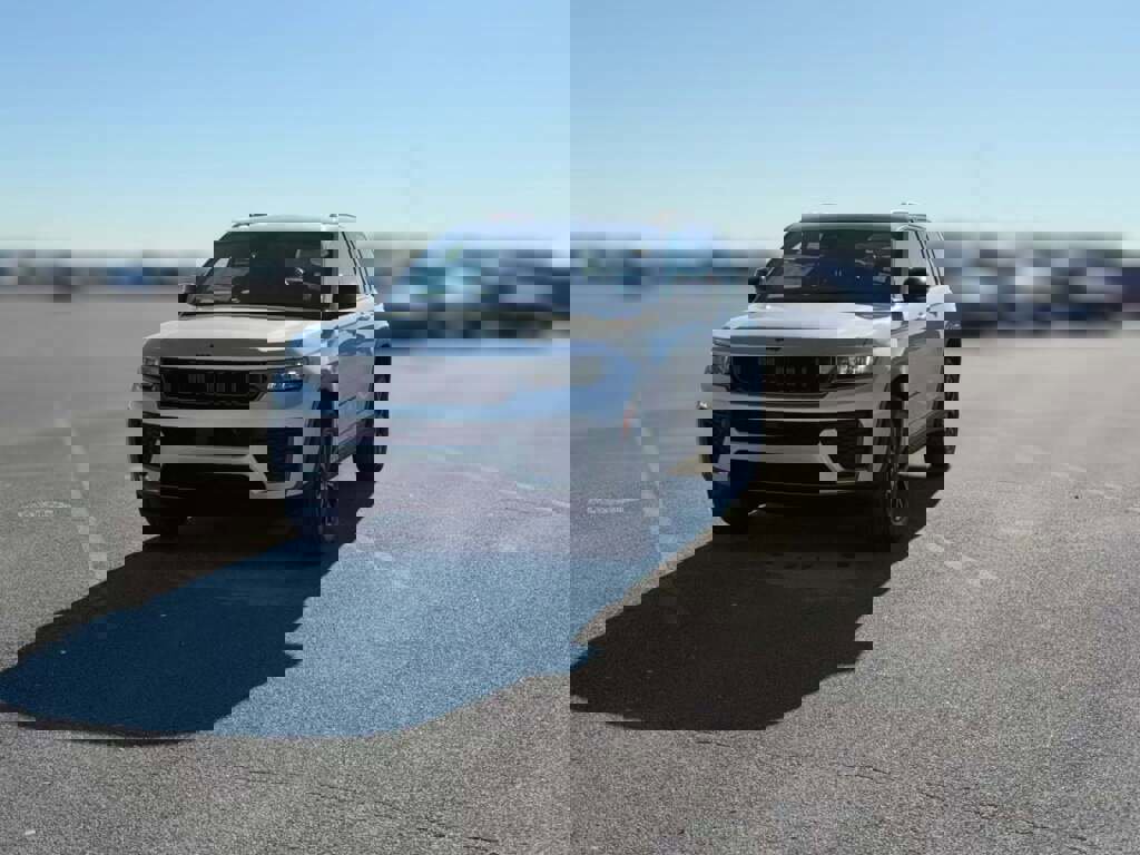 New 2026 Jeep Grand Cherokee Altitude image 3