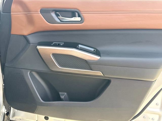 Used 2025 Nissan Pathfinder Platinum w/ Cargo Package image 19