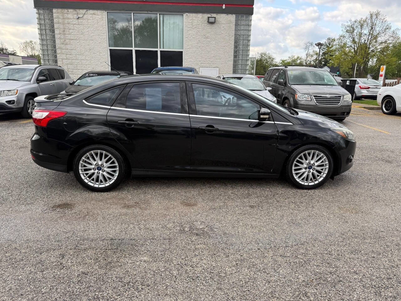 Used 2014 Ford Focus Titanium FWD image 9