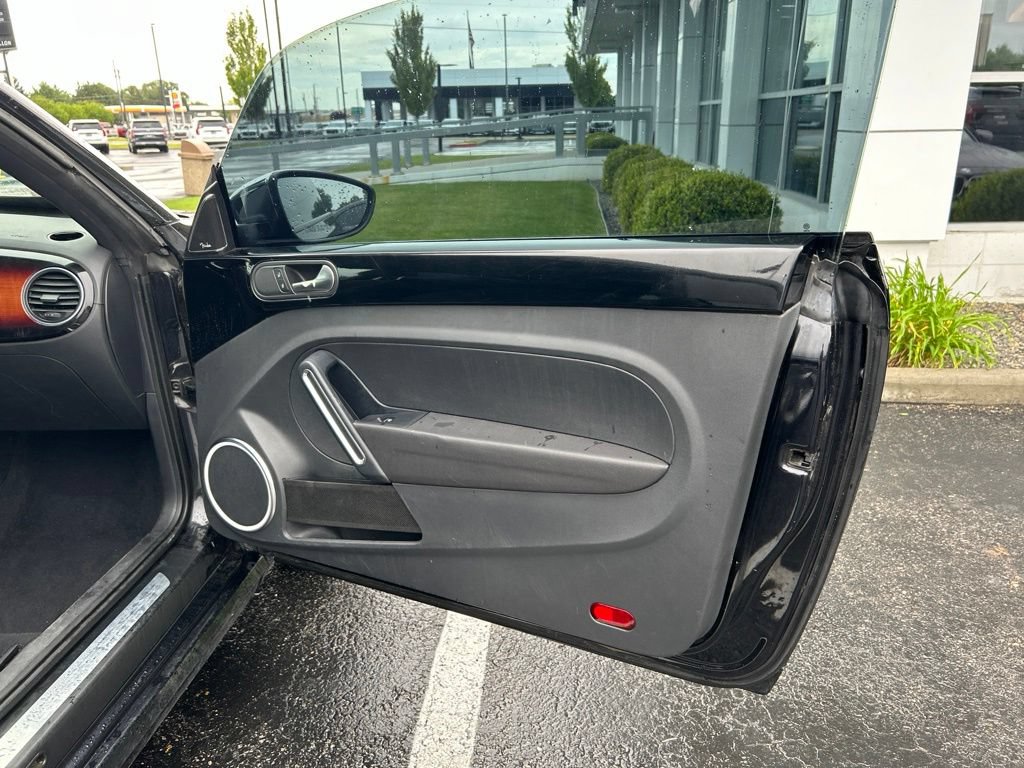 Used 2013 Volkswagen Beetle Turbo FWD image 20