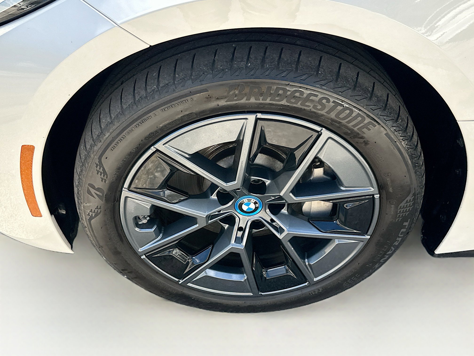 Certified 2024 BMW i4 eDrive40 image 33