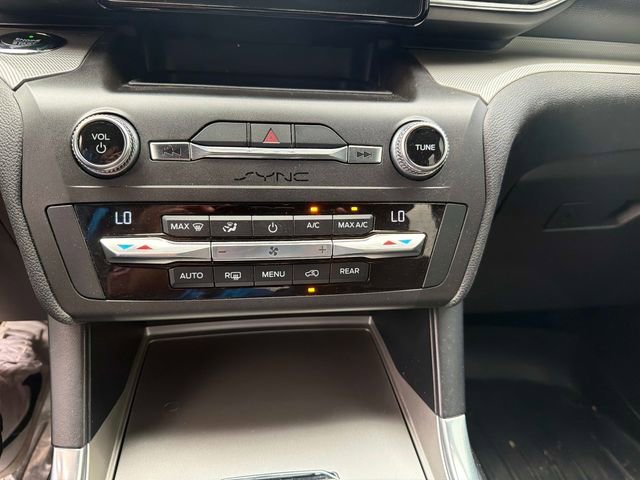 Used 2020 Ford Explorer XLT w/ Equipment Group 202A AWD/4WD image 25