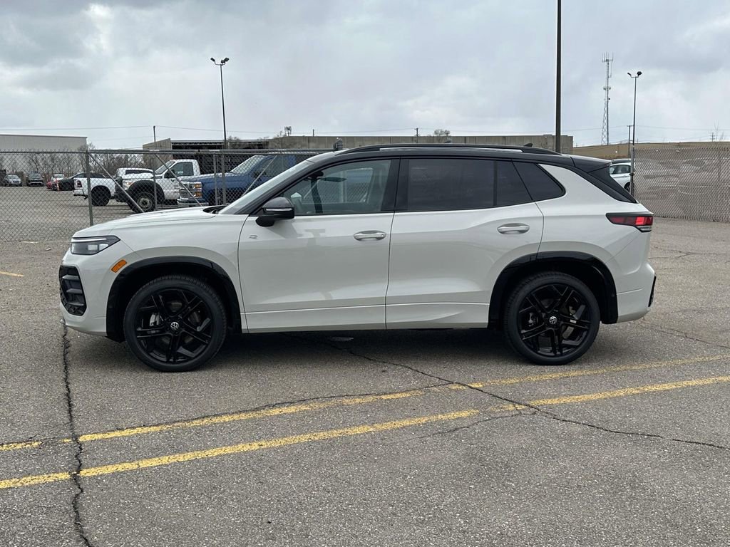 New 2026 Volkswagen Tiguan SE R-Line AWD/4WD image 2