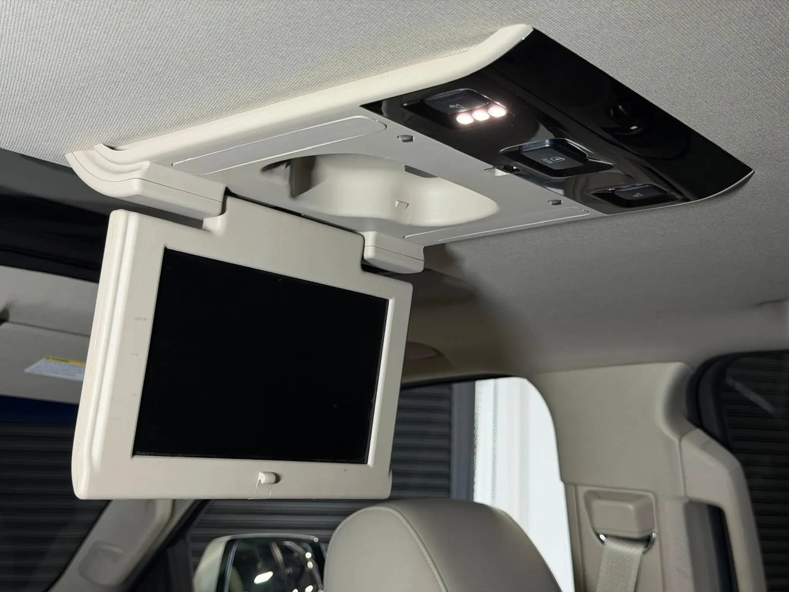 Used 2015 Cadillac Escalade Premium AWD/4WD image 23