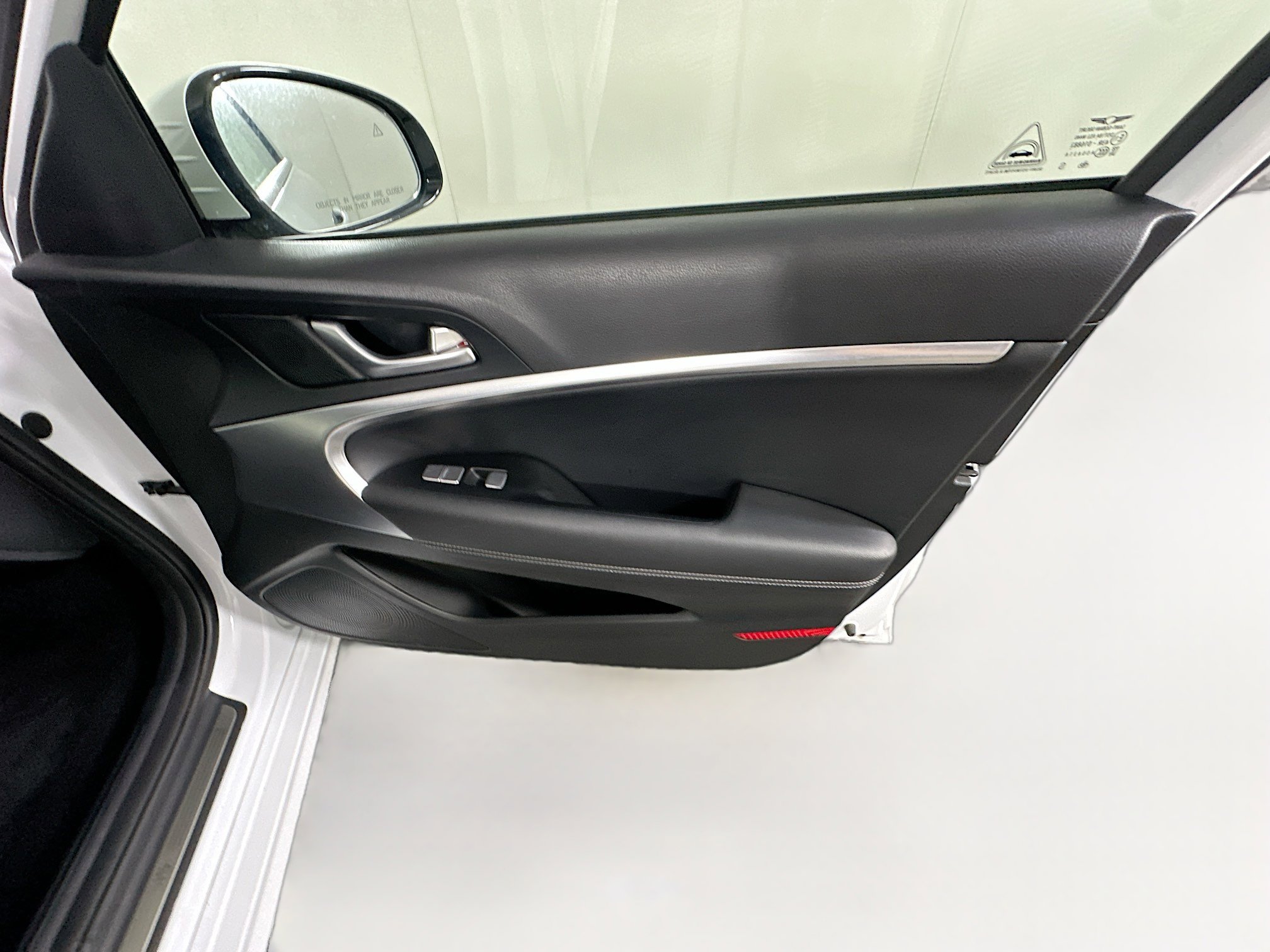 Used 2025 Genesis G70 2.5T RWD image 31