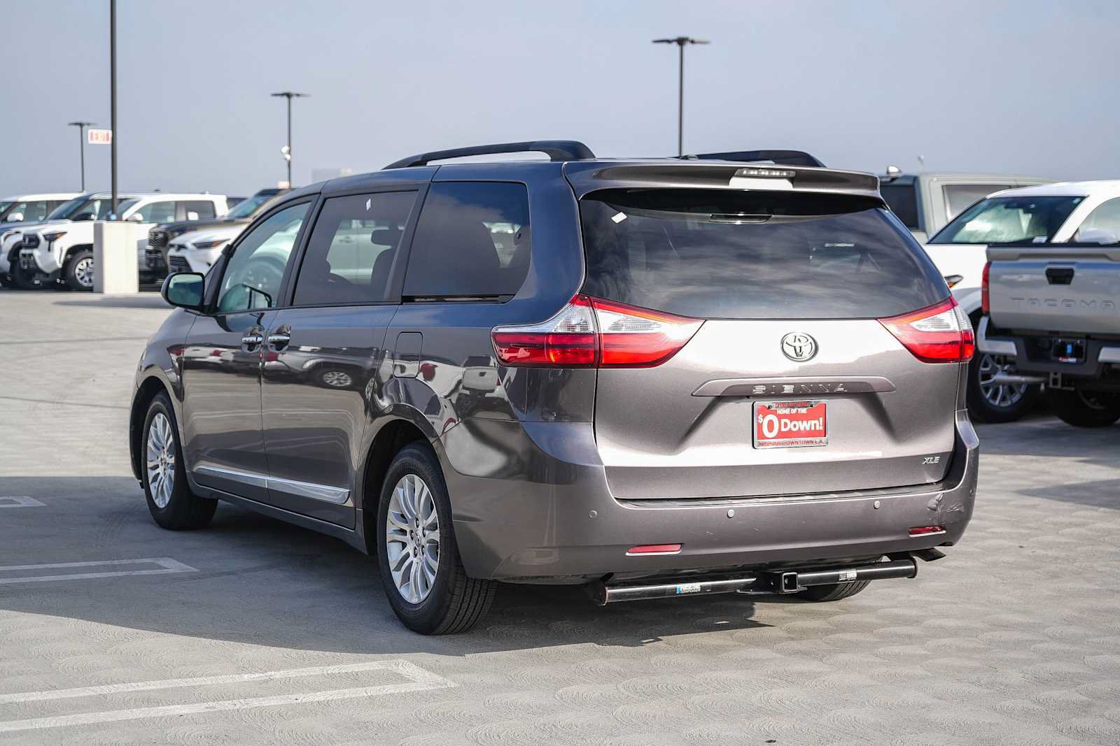 Used 2017 Toyota Sienna XLE w/ XLE Navigation Package FWD image 8