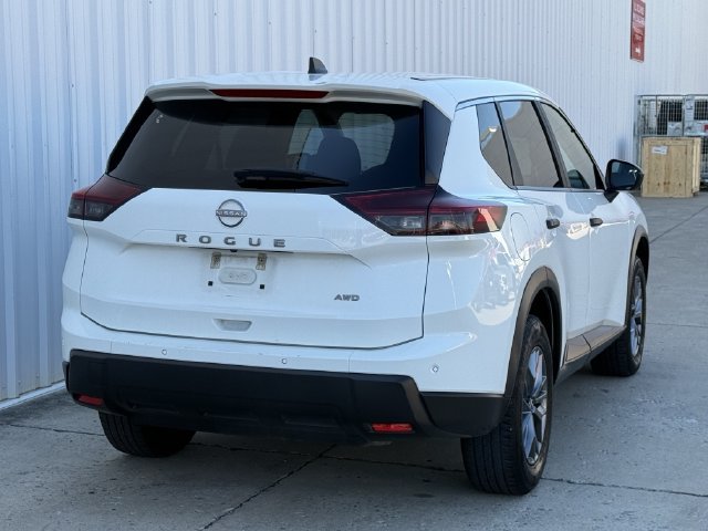 Used 2024 Nissan Rogue S AWD/4WD image 4
