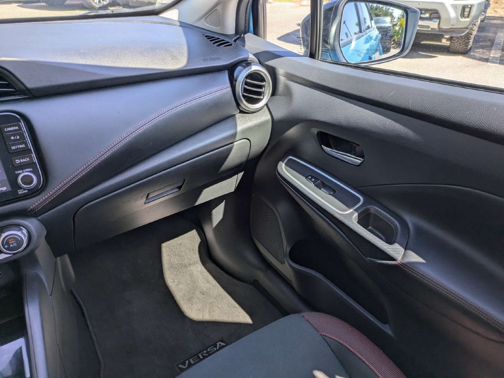 Used 2025 Nissan Versa SR FWD image 16