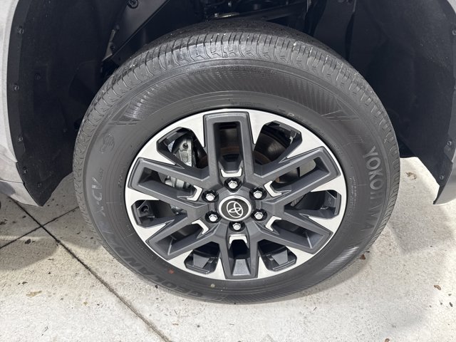 Used 2024 Toyota Tundra Limited AWD/4WD image 30
