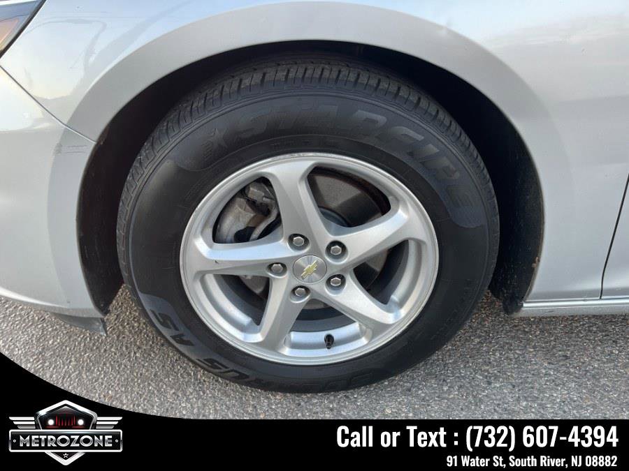 Used 2017 Chevrolet Malibu LS image 28