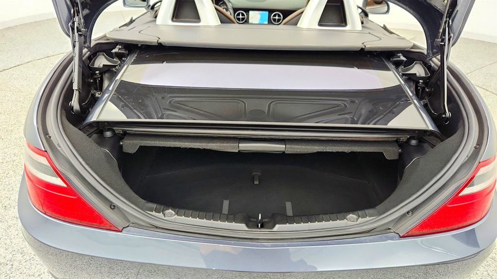 Used 2015 Mercedes-Benz SLK 250 image 21