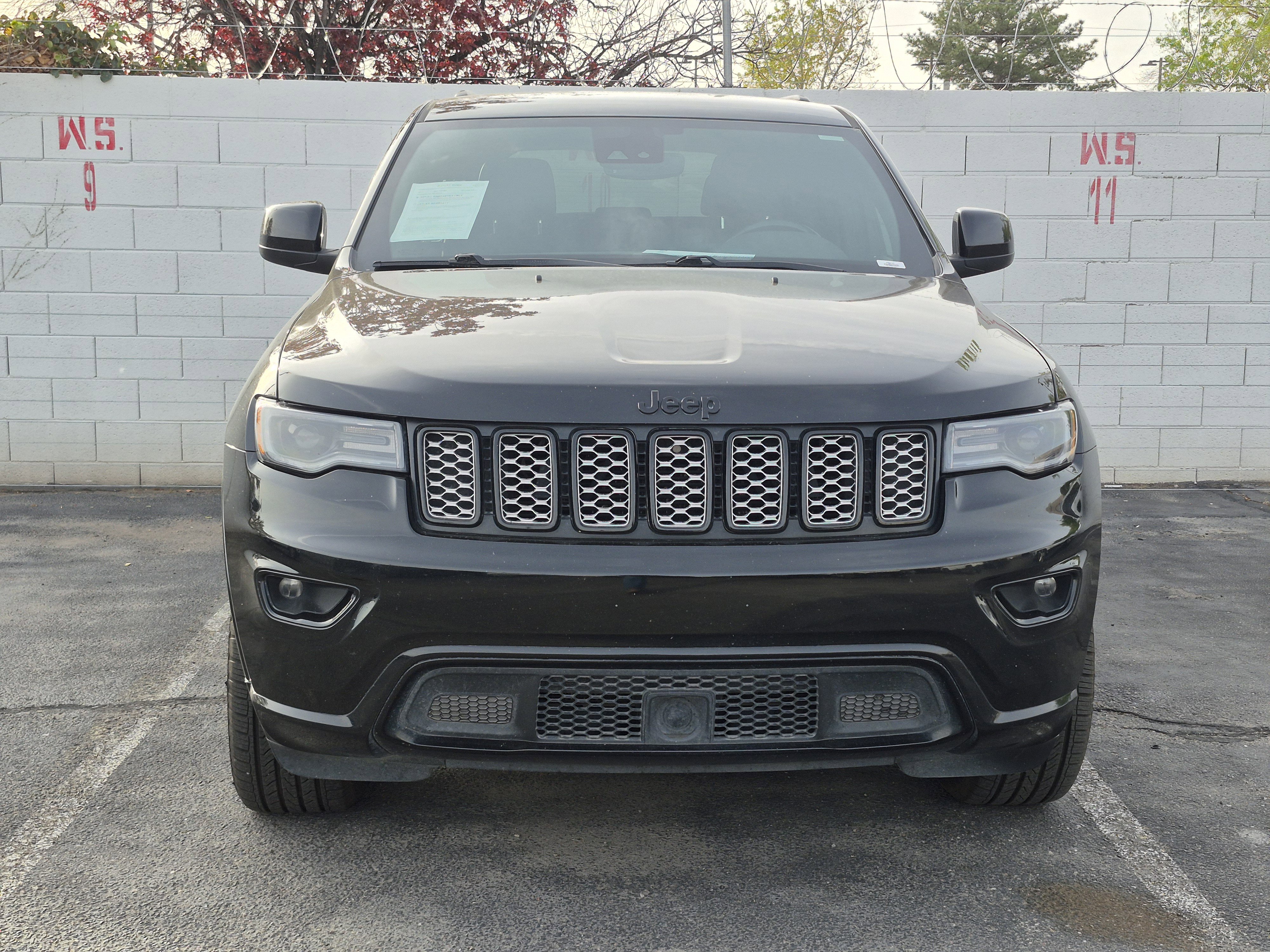 Used 2022 Jeep Grand Cherokee Laredo X image 2