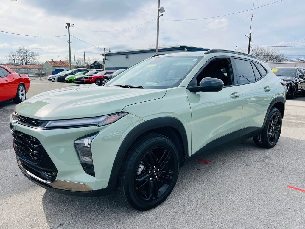 Used 2024 Chevrolet Trax ACTIV w/ Sunroof Package image 2