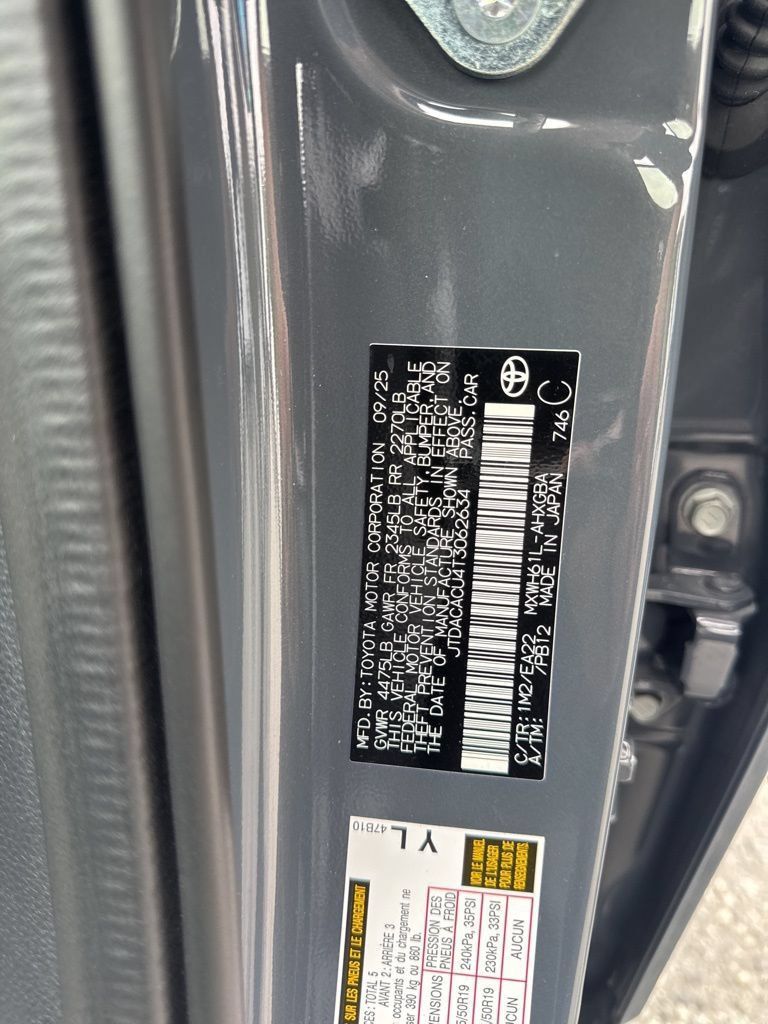 Used 2026 Toyota Prius Plug-In Hybrid FWD image 33
