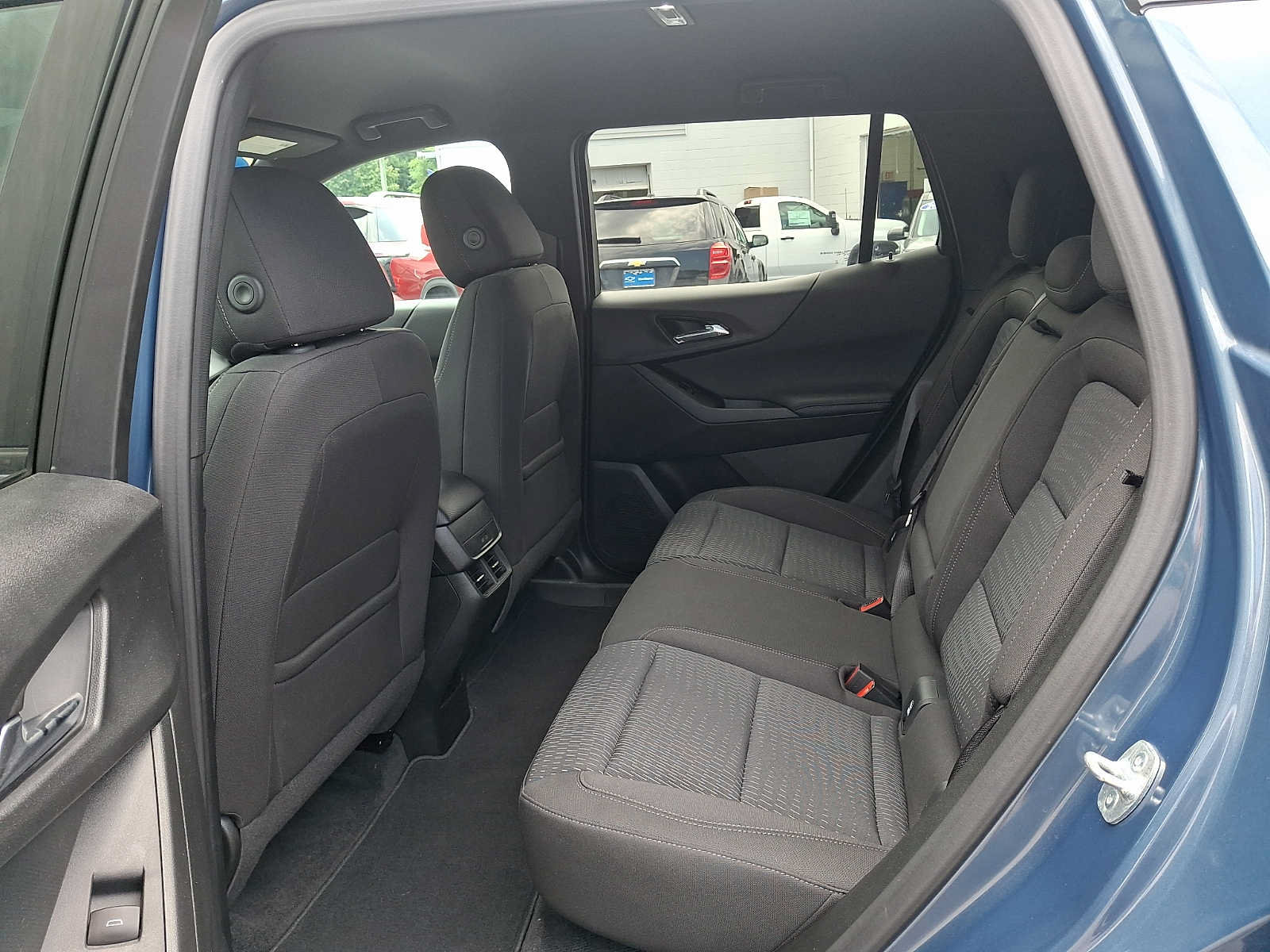 Used 2025 Chevrolet Equinox LT AWD/4WD image 10