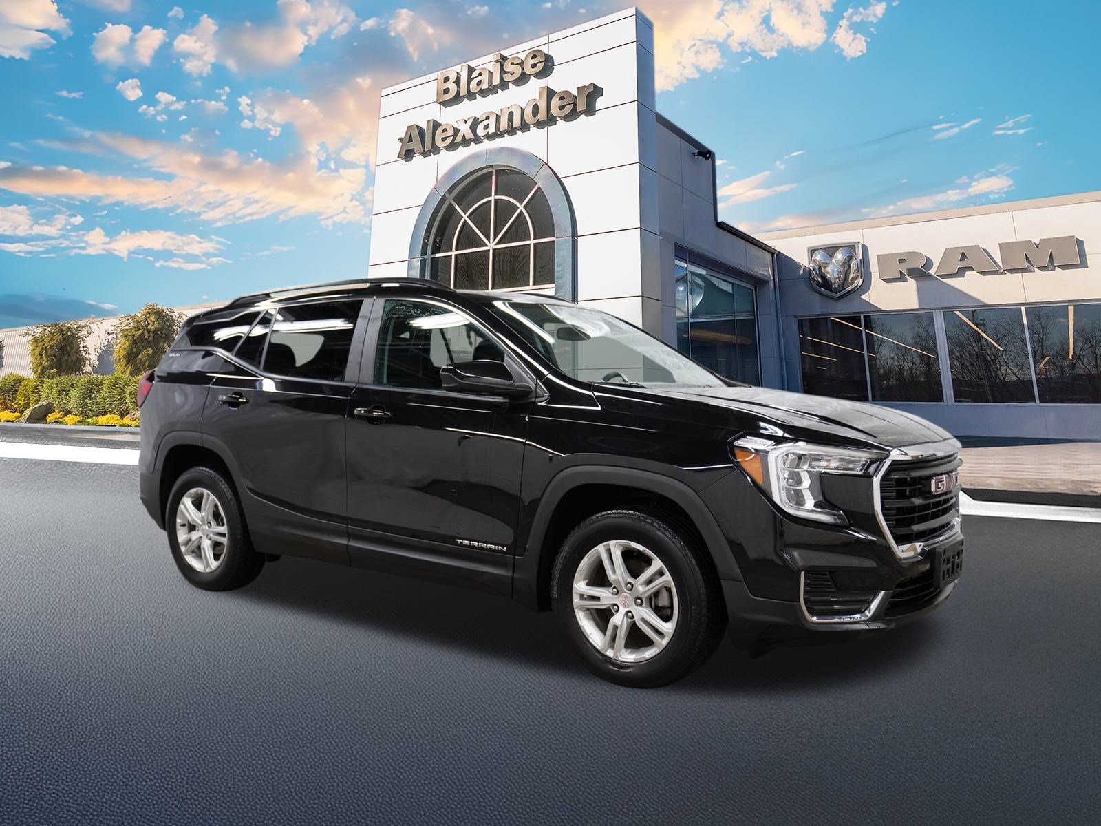 Used 2023 GMC Terrain SLE w/ Driver Convenience Package image 1