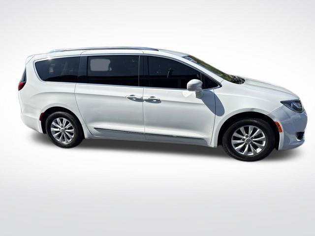 Used 2019 Chrysler Pacifica Touring-L FWD image 9