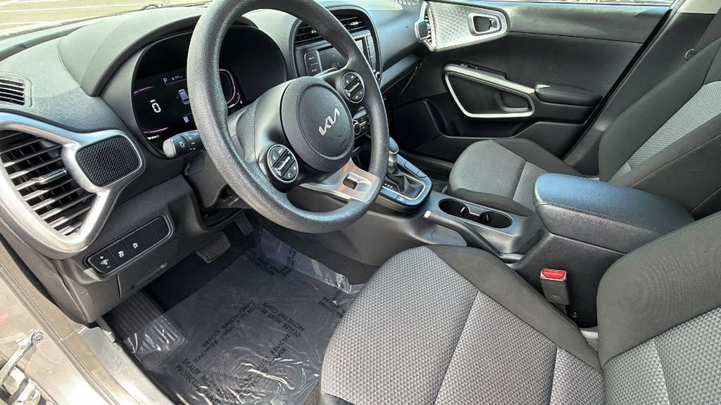 Used 2024 Kia Soul LX w/ Option Group 015 FWD image 10