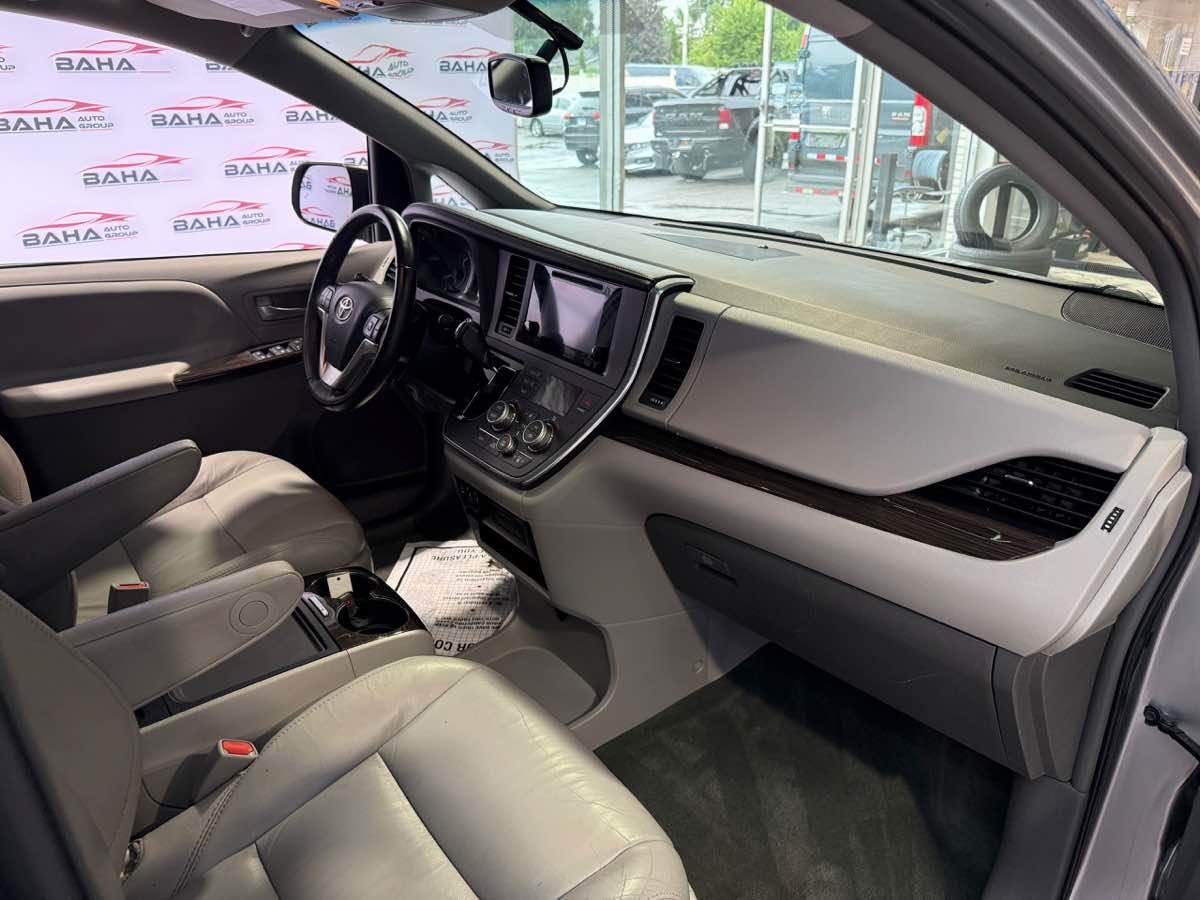 Used 2017 Toyota Sienna XLE w/ XLE Navigation Package AWD/4WD image 54