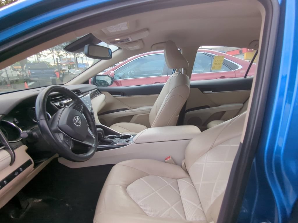 Used 2019 Toyota Camry XLE FWD image 6