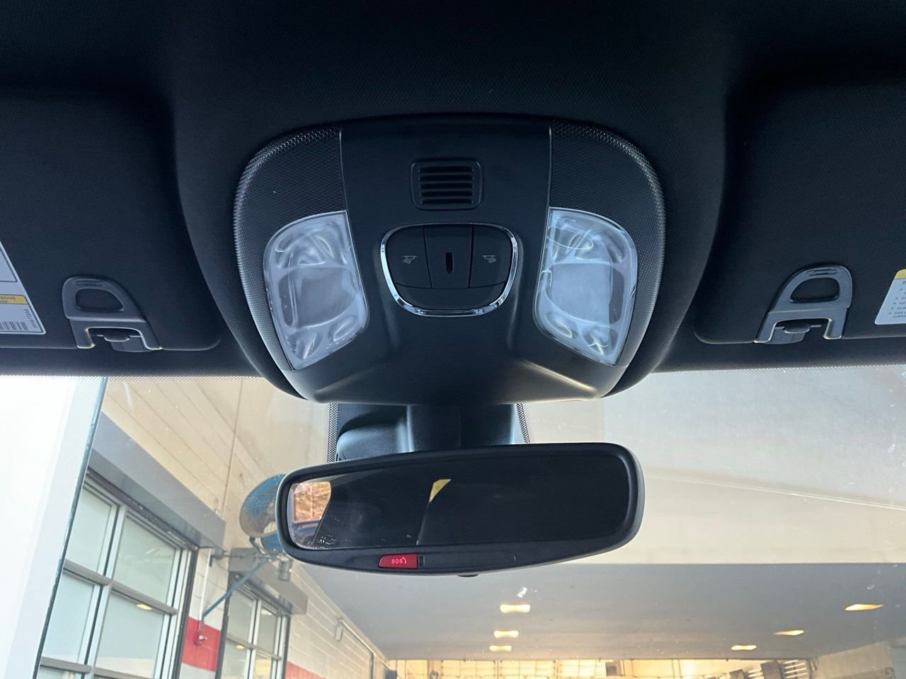 Used 2025 Jeep Compass Latitude AWD/4WD image 15