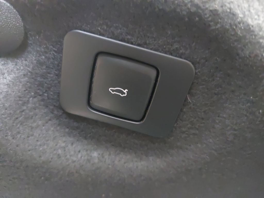 Used 2017 Lincoln MKZ Reserve w/ Technology Package FWD image 13