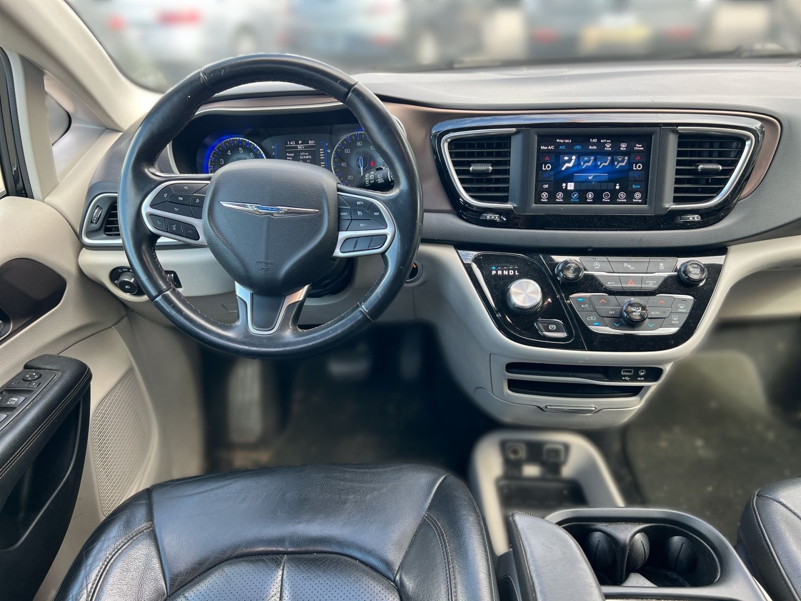 Used 2018 Chrysler Pacifica Touring-L FWD image 22