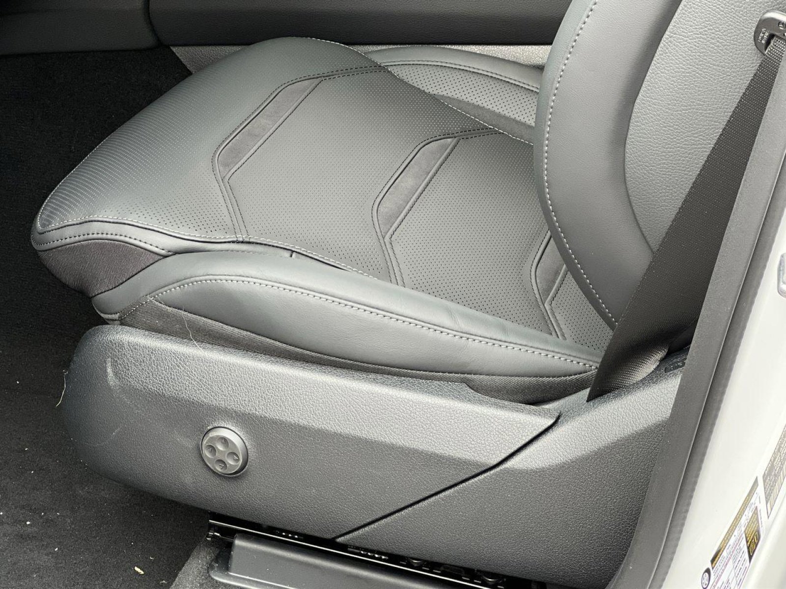 New 2025 Mercedes-Benz GLC 63 AMG S image 12