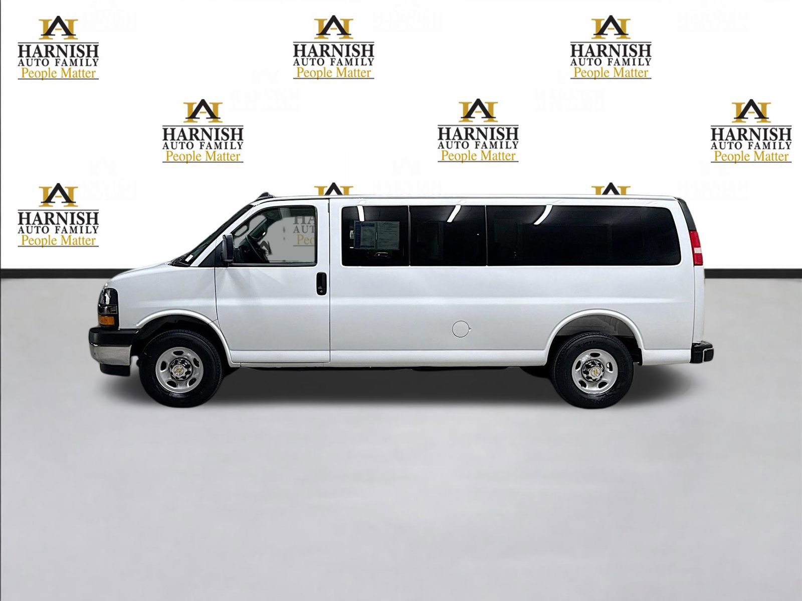 Used 2025 Chevrolet Express 3500 LT w/ LT Preferred Equipment Group RWD image 10