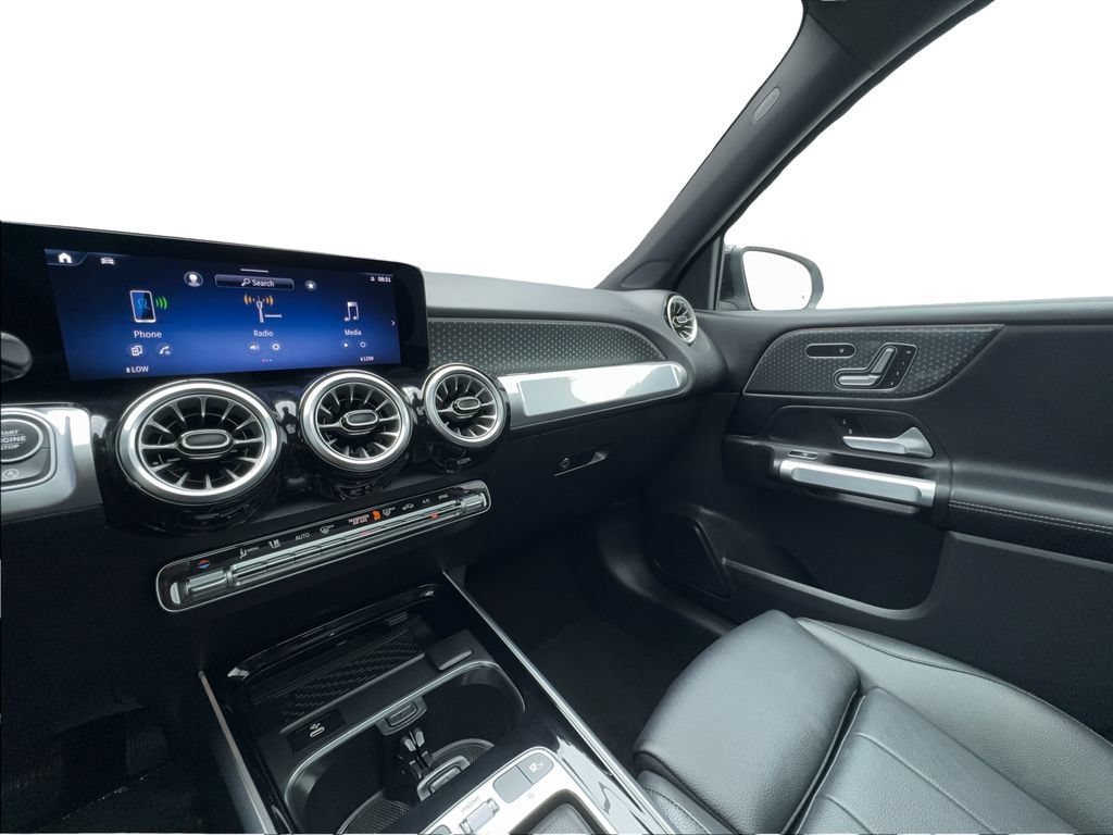 Used 2025 Mercedes-Benz GLB 250 4MATIC image 41