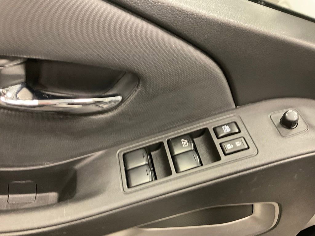 Used 2024 Nissan Frontier SV AWD/4WD image 12