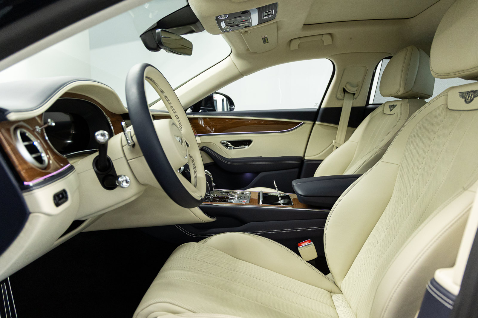 Certified 2026 Bentley Flying Spur V8 AWD/4WD image 24