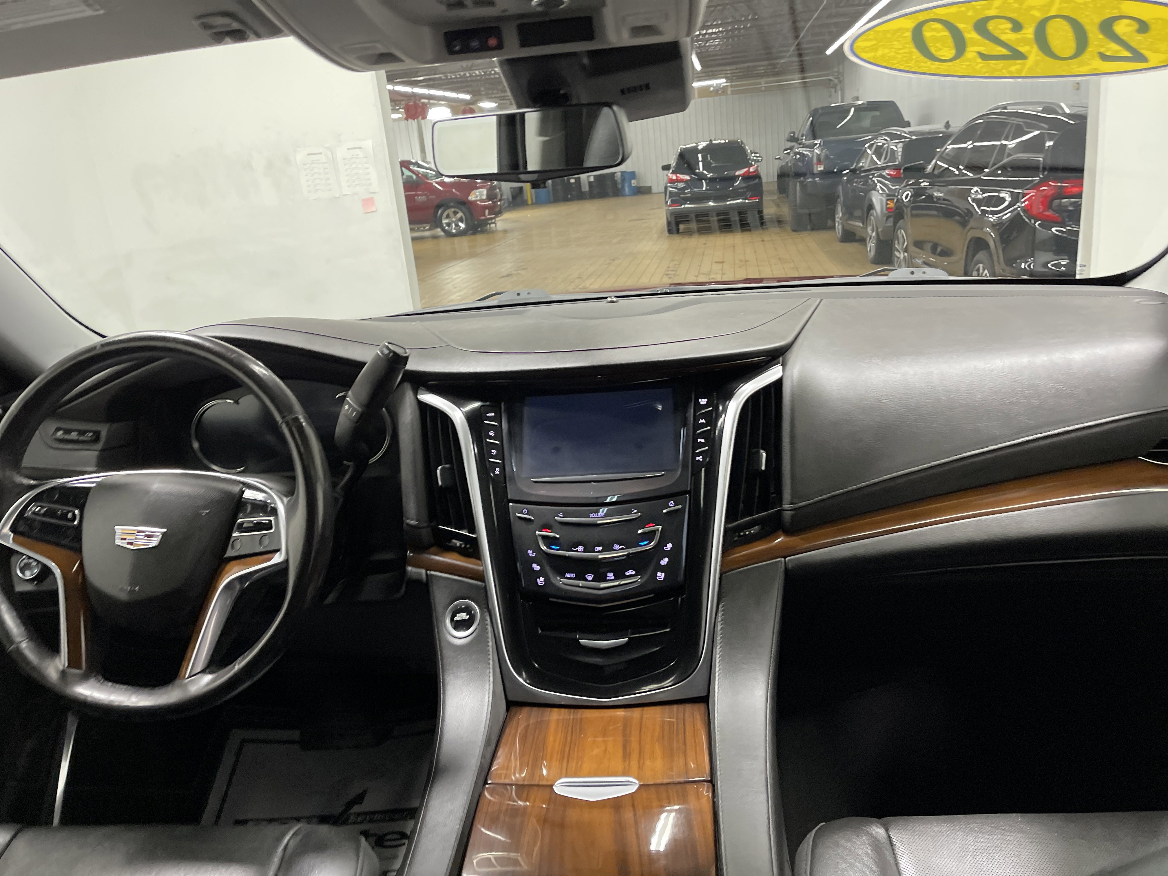 Used 2020 Cadillac Escalade Luxury AWD/4WD image 23