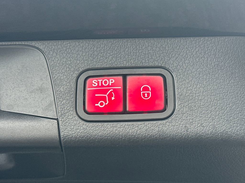 Certified 2022 Mercedes-Benz GLB 250 4MATIC image 33