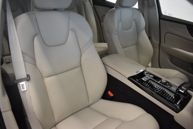 Used 2022 Volvo S60 T8 R-Design Expression w/ Premium Package AWD/4WD image 6