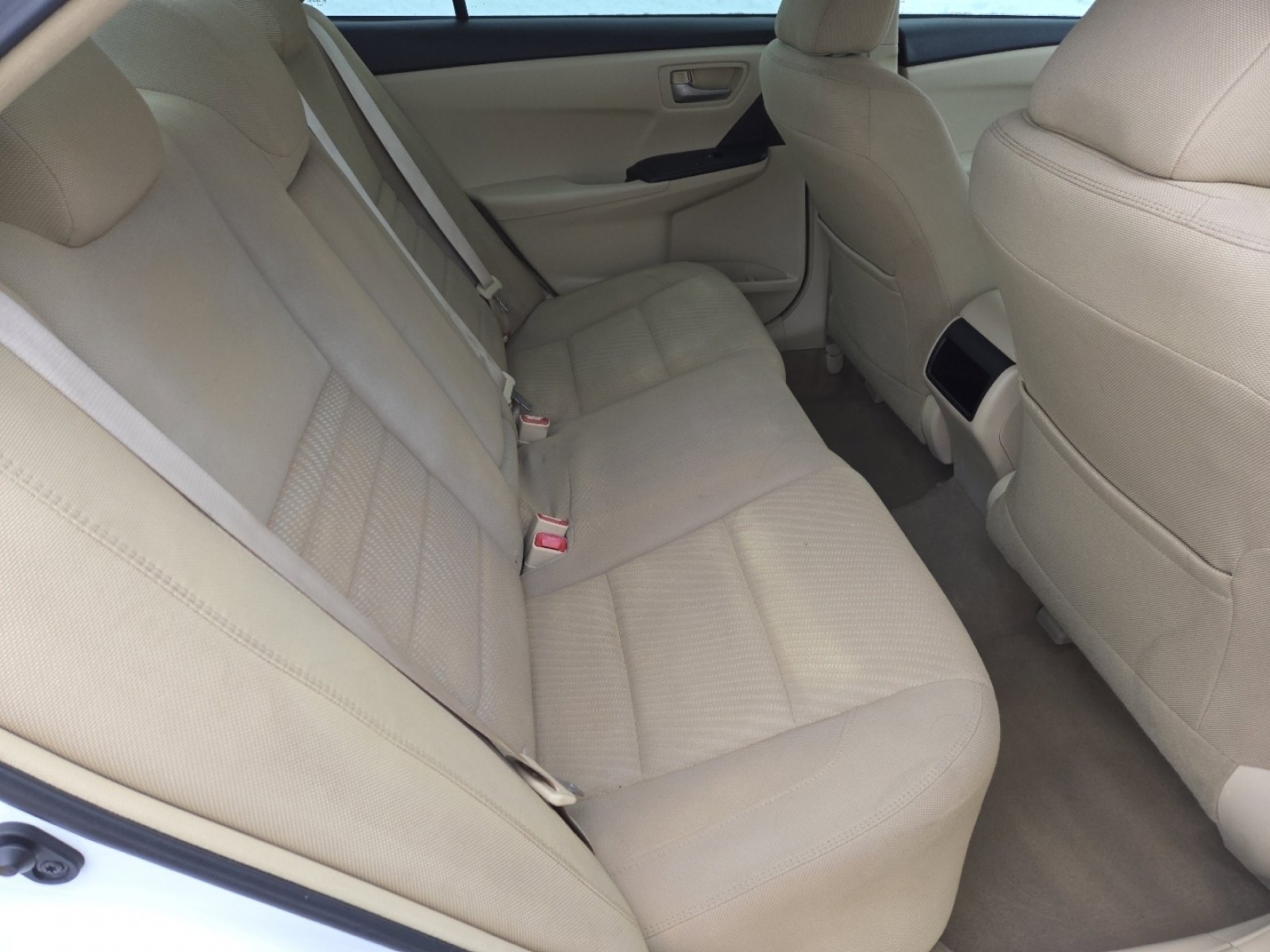 Used 2016 Toyota Camry LE image 19