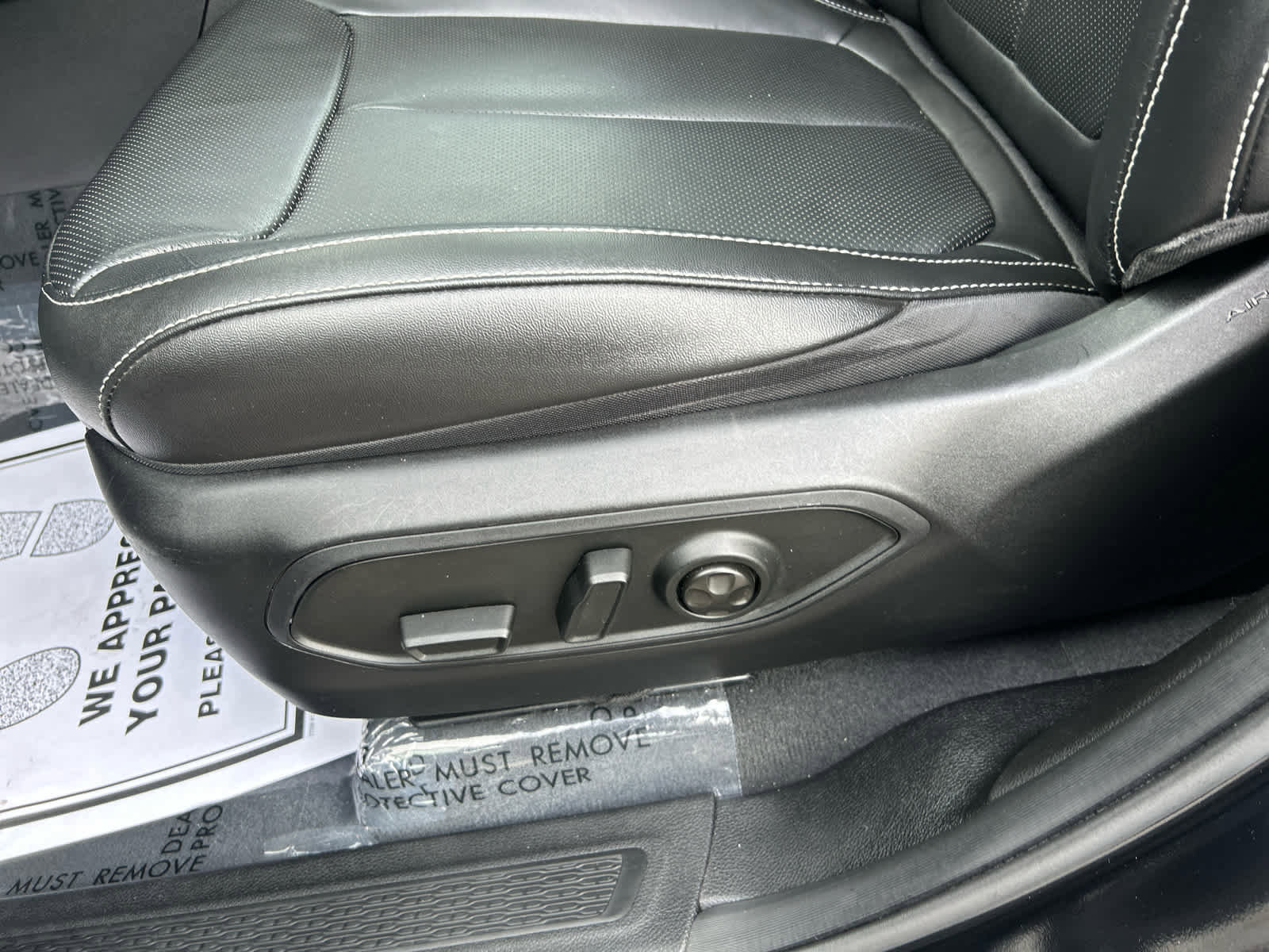 Used 2023 Jeep Grand Cherokee Limited w/ Luxury Tech Group II image 11