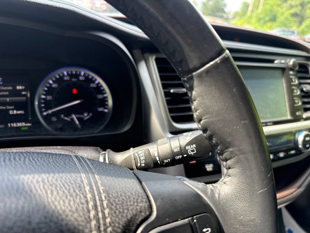 Used 2018 Toyota Highlander XLE AWD/4WD image 19